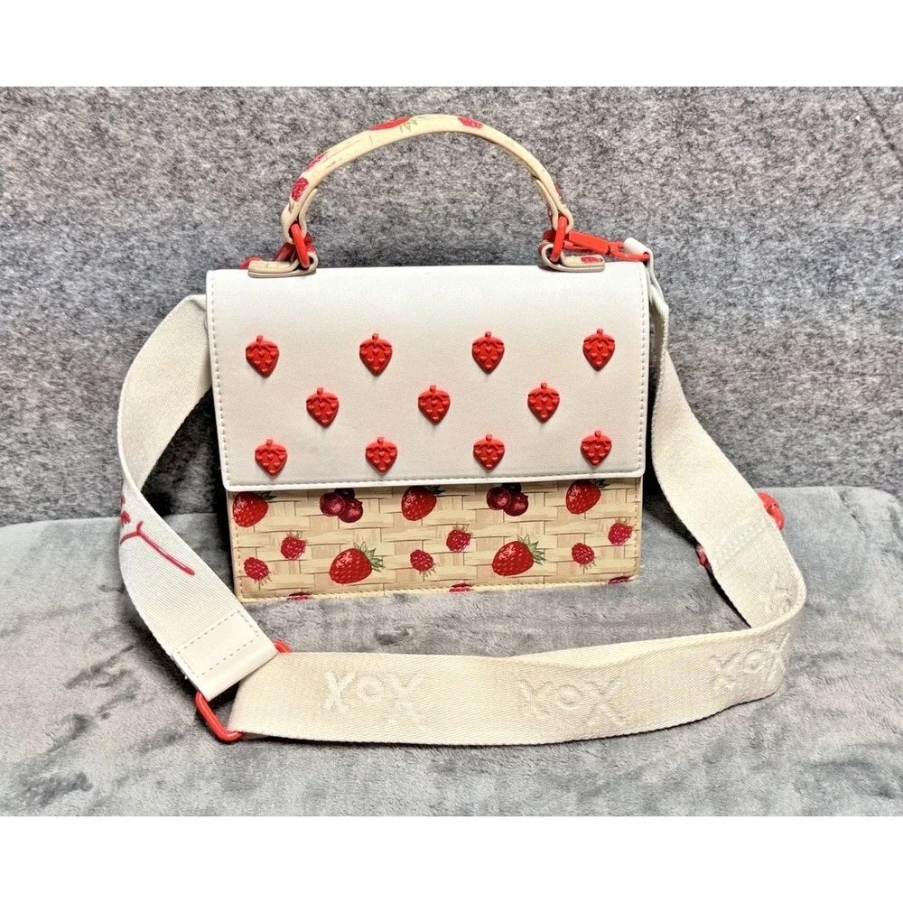 Betsey Johnson Hand Bag Purse Crossbody Satchel Strawberry Berries Basket Weave‎